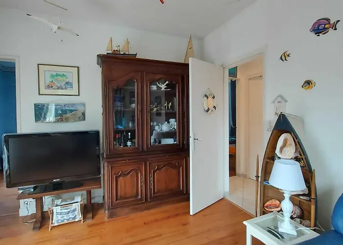 Maison Familiale Proche بيت للعطل *